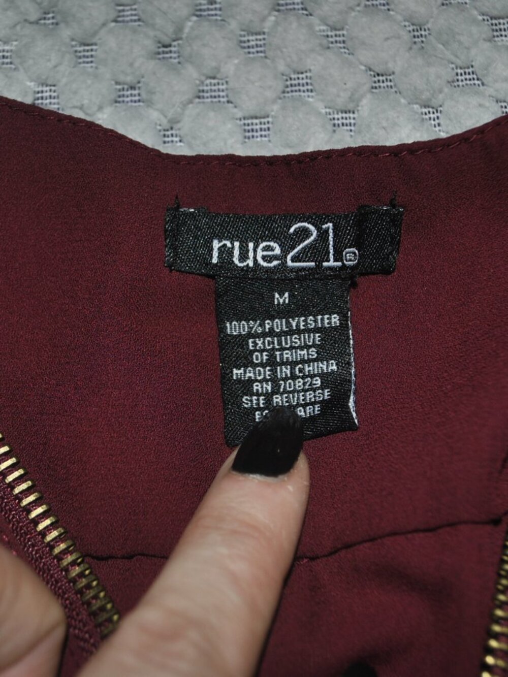 Rue21 Burgundy Zip Front Blouse Women's Medium Roll Tab Sleeve Career Top - Picture 6 of 7